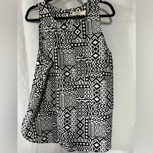 Lightly worn women’s XL women’s black and white patterned tank.